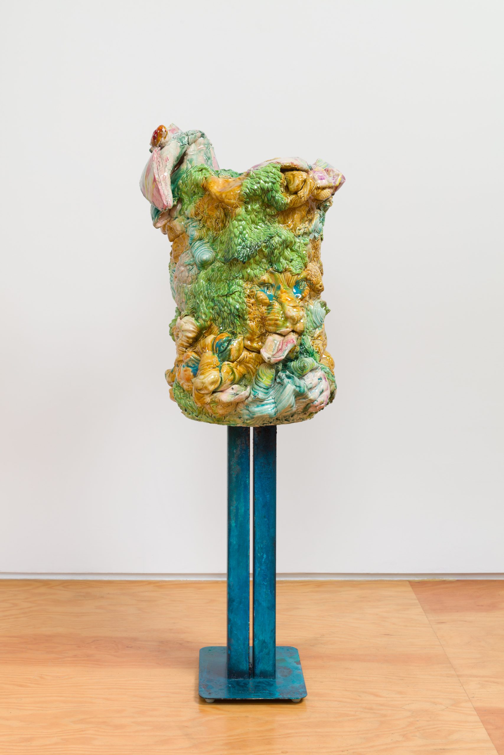 Ceramic vessel with birds on pedestal